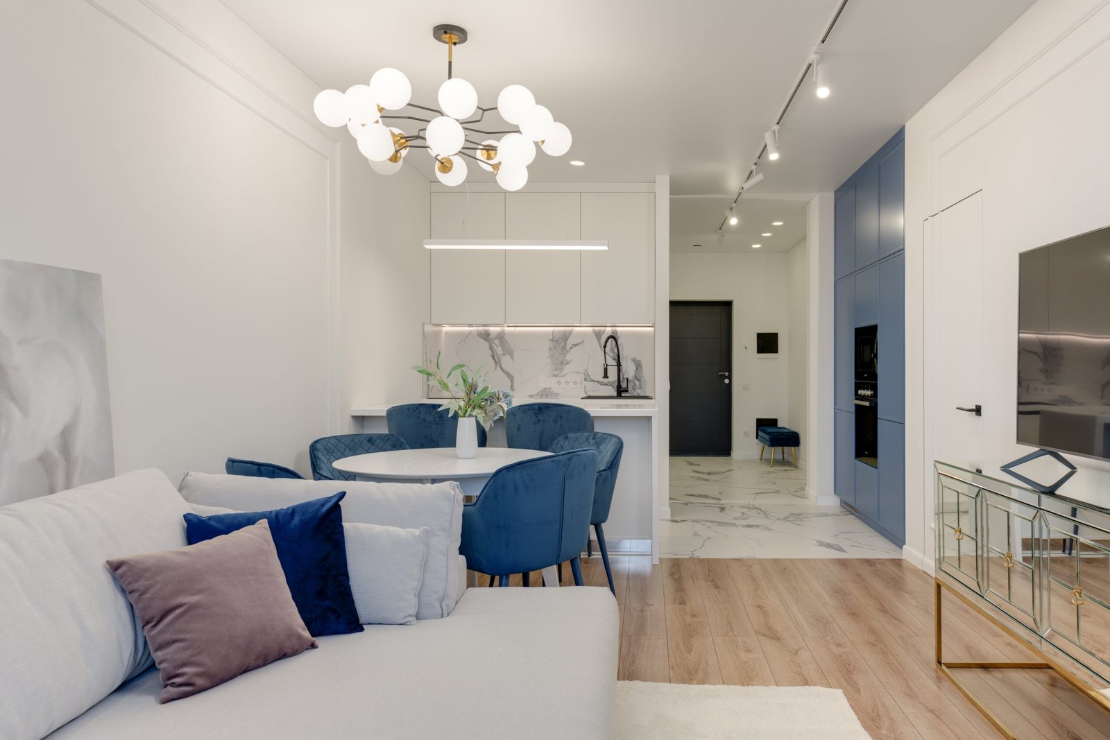 Brondesbury Park property management, London: living and dining room