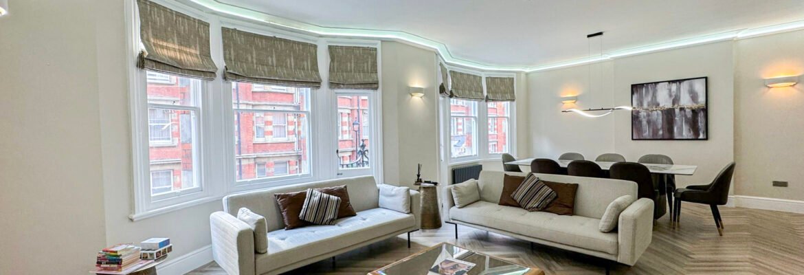 London rental property: bay-windowed living room
