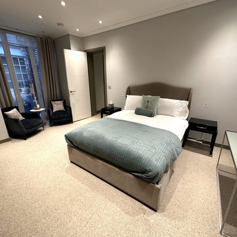London corporate let apartment: double bedroom